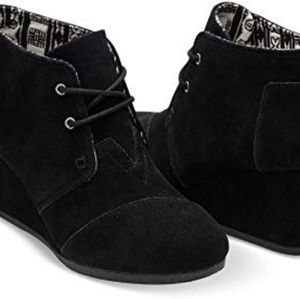 Toms Desert Wedge black suede NIB!